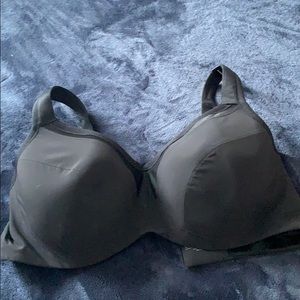 Torrid sports bra NWT